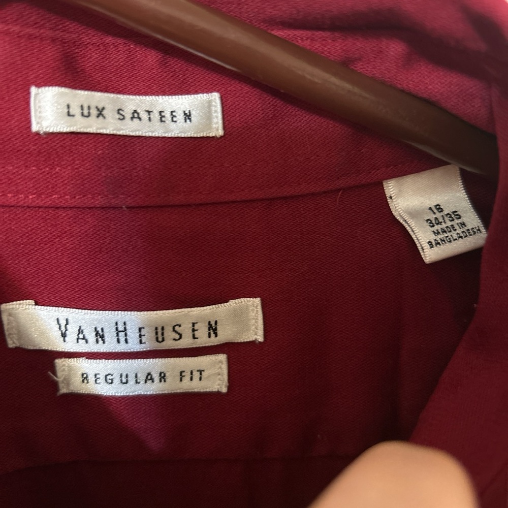 Van Heusen Red Dress Shirt Classic Style - Picture 3 of 4